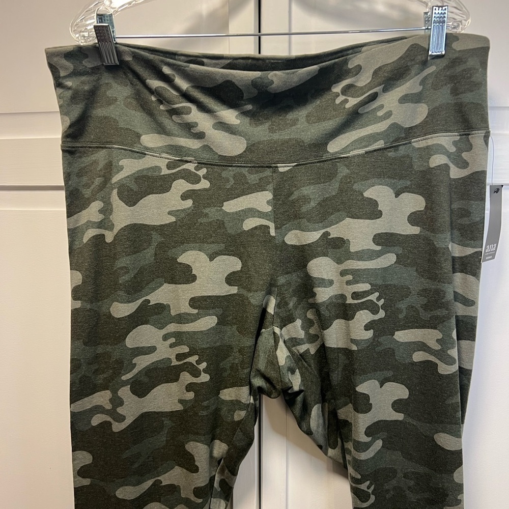 NWT a.n.a A New Approach Camo Leggings Size Women’s 2X Color Camo Green - Picture 2 of 10